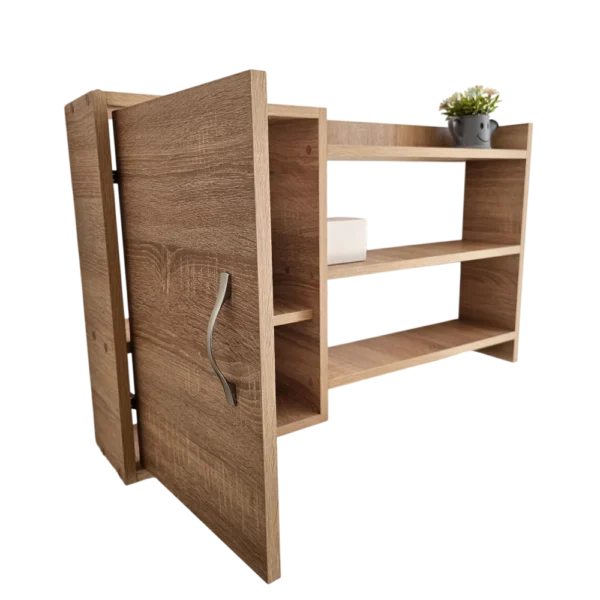 Etagère cuisine murale en bois clair avec une porte partiellement ouverte, montrant l'espace de rangement intérieur.