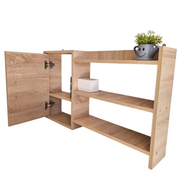 Etagère cuisine murale en bois clair avec une porte ouverte, offrant du rangement pour les épices et autres accessoires.