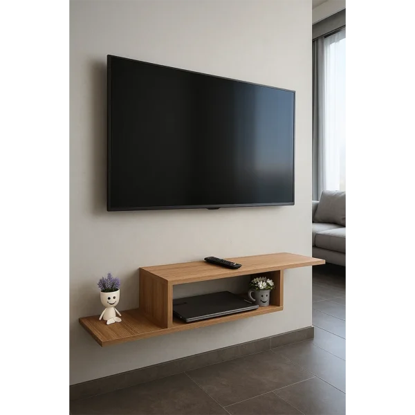 Meuble pour télé mural en bois foncé, utilisé comme étagère de salon à côté d'un canapé