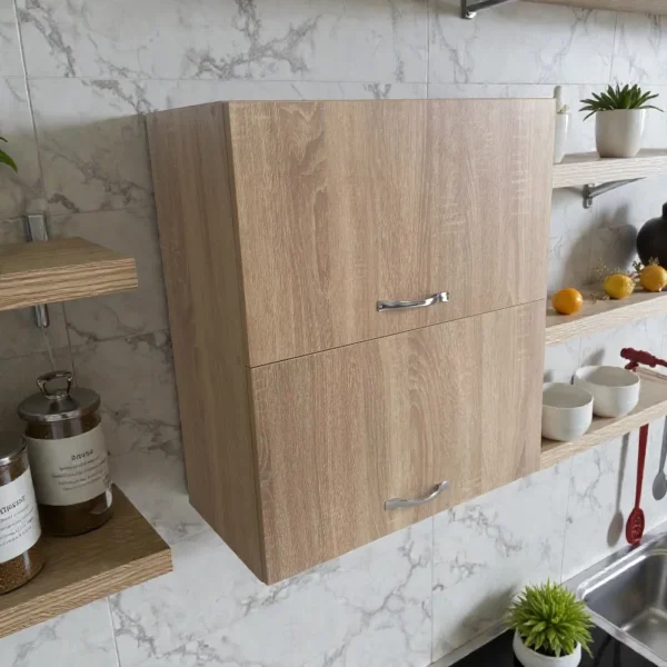 Placard mural de cuisine effet bois intégré dans une cuisine moderne à côté d'étagères assorties.