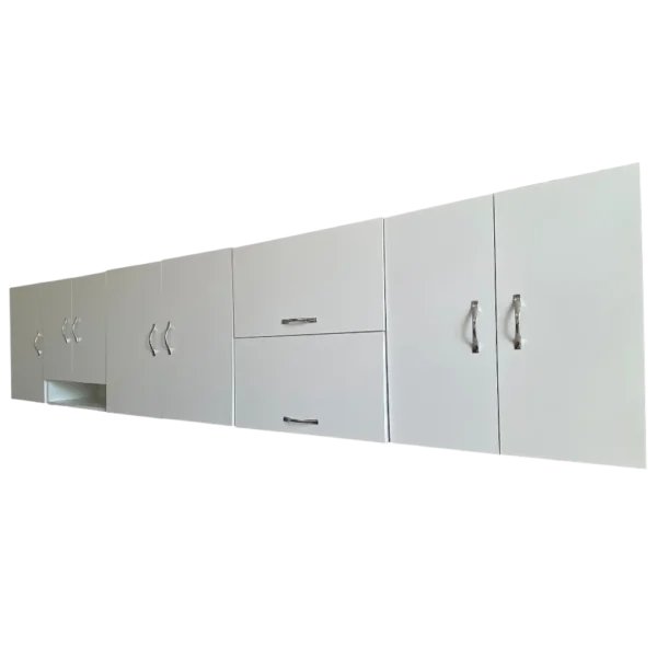 Vue d'ensemble d'un pack complet d'éléments hauts de cuisine blancs, présenté sur un fond neutre. Le pack comprend un meuble avec niche ouverte, des placards à deux portes et un module à porte basculante.